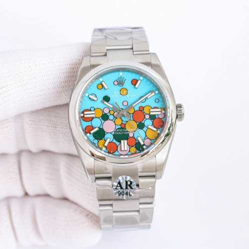 2824机芯: Ar 劳力士彩色蚝式恒动型 我们始终秉承高品质 超高性价比 造福广大表友 36Mm 41Mm都有任君选择 采用2824机芯走时稳定 字面颜色与原