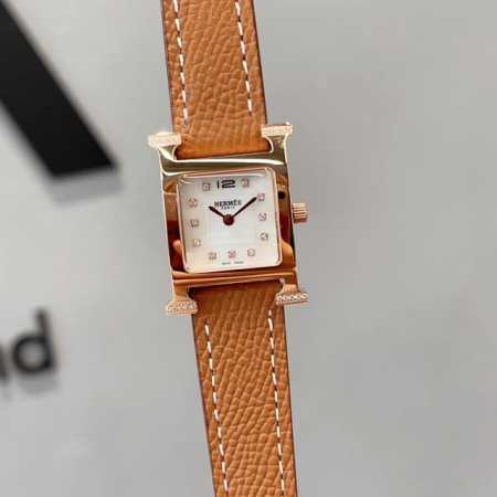 白钻 金钻 Heure H腕表 羽毛 镶钻 中号26X26 小号21X21 镶嵌24颗钻石 防眩蓝宝石水晶镜面 白色天然珍珠母贝表盘 瑞士石英机芯 可自由搭配手 - 点击图像关闭