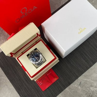 欧米茄全新海马计时腕表 表盘尺寸43.5Mm 复刻原装级别全自动8906机芯功能与原装一致 拥有两地计时功能 拥有深海之黑荣誉称号 科技深海防水功能 1 全新海