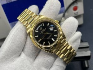 Vr Factory2025墙裂推荐 匠心之作 V3升级版 市场最高版本 劳力士Rolex星期日志型40Mm，精彩细节： 1 表盘设有18Ct金，镶钻石，6及9
