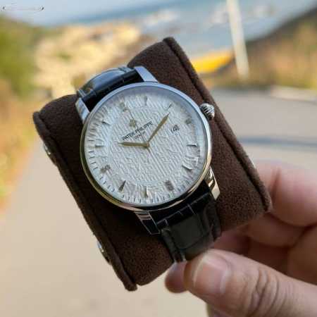 新款百达翡丽白 -金 Patekphilippe海外版，1851百达创始人安东尼推出古典系列腕表，便一鸣惊人，在伦敦世界博览会被英国维多利亚女皇选中，由此奠定了 - 点击图像关闭