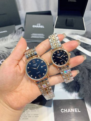 白皮 玫 钢带加20 实物拍摄 品牌 天梭 类型 情侣对表 表壳 316精钢 做工优质 表带 进口小牛皮 316精钢 两种可选 机芯 进口石英机芯 走时精准 玻