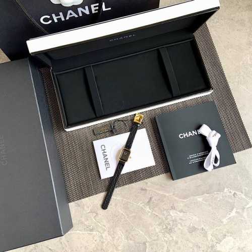 香奈儿 Vintage Chanel Premiere 中古界首饰的扛把子、号称“中古第一表”“Chanel手表里的2.55”说他是“中古第一表”可不是大话，在