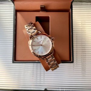 原单新款蔻驰 Coach Tatum系列.多边形表盘与表圈蚀刻Coach品牌标识，型号：1 4154，尺寸：28Mm，进口石英机芯，带按钮蝴蝶扣，简洁大方，高贵