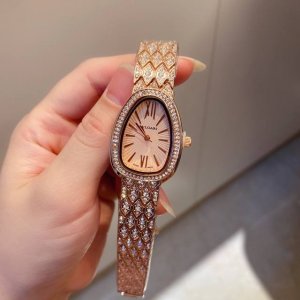 宝格丽全新octo Finissimo 手表惊艳亮相，新款serpenti Seduttori鎏光蛇影腕表魅惑闪耀，再奏经典续曲。6771#玫瑰金
