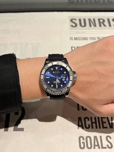 爆款更新霸气侧漏爱不释手 奢华设计！ 品牌 ：Aimana 实物更美 值得推荐 类型 :经典款 表带 ： 硅胶带 机芯 ：进口石英 精准走时 材料：矿物质超强镜