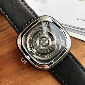 支持香港、美国直邮 七个星期五 Sevenfriday M1 03机芯：原装日本西铁城8215机械机芯镜面：强化蓝光玻璃表带：进口小牛皮带材料：高级316精钢表