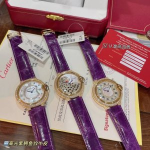 高光紫色鳄鱼纹牛皮象征高贵的色系 浪漫神秘订制的牛皮 戴上手柔软舒适一秒脱颖而出，轻奢艺术感真心很加分，关键是超显贵气时髦又时尚 搭配地亚蓝气球手工镶嵌钻面黄金