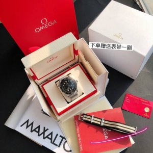 欧米茄海马300。新款！邦德007-无暇赴死推出原版网带，市面最高顶级版本！全新腕表底盖采用Naiad 搭配市场唯一对版原装一致机芯 Lock锁扣设计，确保镌刻