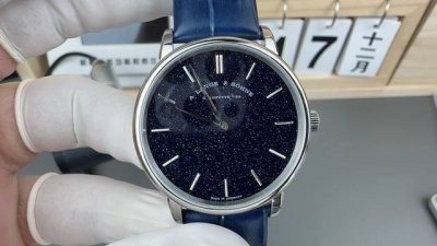 F8新品 朗格 V3版 朗格Saxonia系列腕表精彩出场，简约的大两针设计，轻薄便捷的商务风格，大道至简，返璞归真！ 表壳 腕表尺寸39毫米X9毫米。壳型超薄