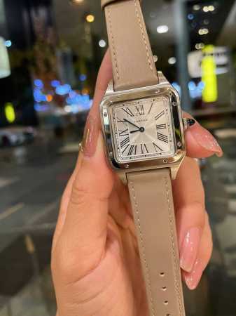 白 金 钻30 升级版品质 Santos-Dumont卡地亚山度士超薄杜蒙系列腕表，知性女士腕表，316L精钢表壳，蓝色尖晶石圆珠把头，阳光射线纹饰磨砂效果，经 - 点击图像关闭