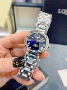 批P银光 .玫光 独家实拍，认准品质与细节 赵丽颖同款！任敏同款！时尚杂志封面款！ 浪琴心月系列最新女士腕表，超级热门！全网性价比之最！总有客户说别家便宜，那么