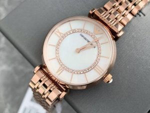 阿玛尼镶钻钢带女士手表 渠道货，非市场货 型号：Ar1909 表壳：316不锈钢 表镜：矿物质强化玻璃 表带：钢带 尺寸：32Mm 颜色：玫瑰金 Armani阿
