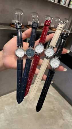 Dior 南瓜浮雕系列 换上了轻薄的衫 露出的肌肤总需要些小小不经意的点缀 Dior手表一直都很有设计感 每款都有独特的风格 简单日历的位置不走寻常路 设计在4 - 点击图像关闭