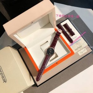 顶级版本 积家超薄大师系列，超薄的表壳线条流畅，优雅的表耳舒适贴手，配鳄鱼皮送牛皮表带，表壳直径40Mmx8Mm与原装同步。采用9015改积家自产cal.925