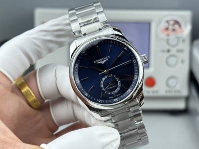 Gf 浪琴名匠系列月相40Mm腕表，搭载复刻L899.5一体机芯。 两大市场唯一』： 唯一对版自动陀真轴承 注意：此轴承并非贴片，没有浪琴机芯专用工具请不要乱拆