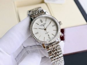 金+20钢带+20陶瓷40 最新浪琴 女表 原装进口石英机芯 钢化玻璃 316L精钢表壳 直径女30Mm 厚8Mm如果今天的阳光停止了它耀眼的光芒。那么你的一个