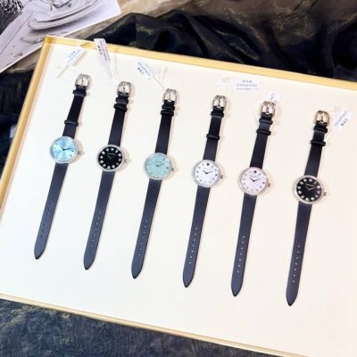 白钻 金钻 无法抗拒的Tiffany蒂芙尼蓝福利福利~~现在下单即表带一副，数量有限，先下单先得！这款腕表的表盘设计灵感源自20世纪六七十年代的一系列蒂芙尼复古