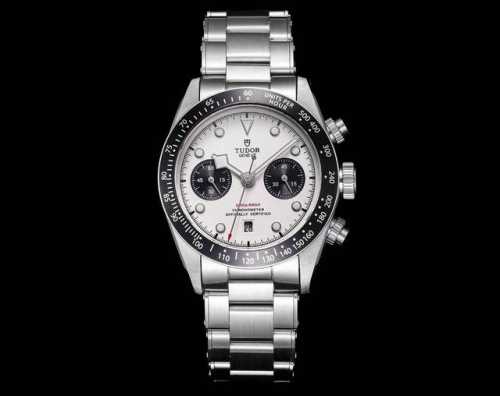Tudor帝舵 碧湾计时型 Black Bay Chrono 精钢款腕表！ 细致刻画表盘完美对称，纹路清晰、提升质感与美感！采用磨砂及磨光316L精钢打造！直径