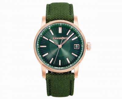 Apk厂新品Code15210 系列 爱彼Code 11.59系列蓝盘大三针一体机，表壳直径为41毫米，这一尺寸的设定使得这枚腕表同时适合男士与女士佩戴。与此同