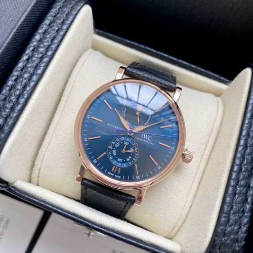 玫瑰金+20Iwc柏涛菲诺系列Iw3 01腕表是品牌推出的第一款配备全新自主研发全历模块的作品！ 而其他款式不同，此次表盘采用“上下双眼”布局，12点字位显示星