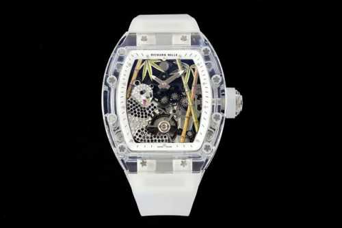 richard Mille 熊猫吃金竹 水晶Rm26-01陀飞轮腕表 栩栩如生的熊猫身上镶嵌着闪闪发亮的宝石，休闲咀嚼着翠竹，犹如一幅画，精致、生动、逼真。 曲
