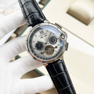 白 金 。卡地亚-Cartier 精品男士腕表，全新多功能设计，尊贵大气，绅士风范，卓越品质，热卖全城。采用全自动机械机芯，顶级316精钢表壳，进口小牛皮表带，