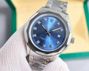 劳力士-ROLEX精品男士腕表 大三针设计设计。绅士风范，卓越品质，热卖全城。采用进口西铁城机芯，顶级316精钢表壳，矿物质超强镜面，尺寸42mmAD出品 精品