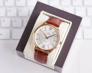 金+20钢带+20 。欧米茄-Omega精品情侣对表携手而来，简约精致，品质精湛，热卖全城。采用进口石英机芯，顶级316精钢表壳，进口小牛皮表带，矿物质超强镜面