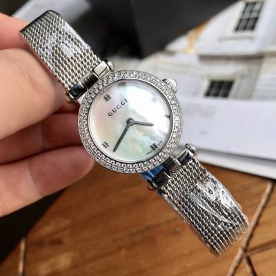 新款，爆款硬货，Gucci双排钻钻镂空款，独家出货，绝对价格P优势，，28毫米表径，镂空表壳设计，天然珍珠贝母面，今年最火的金属网带搭配。