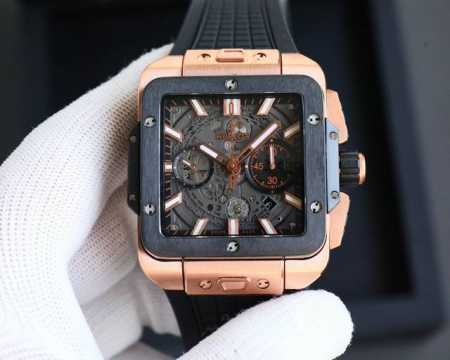 全新核心作品 Hublot 宇舶表荣耀发布全新Square Bang Unico腕表 恒宝方形大爆炸 精钢打造轻盈贴手舒适 不计成本采用蓝宝石玻璃 采用源自Bi - 点击图像关闭