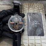 Jacob&Co-捷克豹 新品上市精钢制造拥有45Mm尺寸 特别受到美国黑人Hiphop艺人的钟爱 不少明星潮人是其忠实拥趸 ，撞色搭配 拉风又炫酷 蜂窝图案的