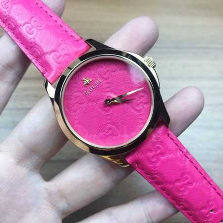 原盒:30 古驰 Gucci 石英中性腕表，表径38Mm，蓝宝石水晶玻璃，黄金色pvd镀层表壳，Gucci棕志性gg图案呈现于表盘及荧光红皮带上，防水50M，现 - 点击图像关闭