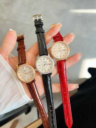 白 -金 钢带+20 陶瓷+40 浪琴-精品女表携手而来，简约精致，品质精湛，热卖全城。采用进口石英机芯，顶级316精钢表壳，进口小牛皮表带，矿物质超强镜面，尺 - 点击图像关闭
