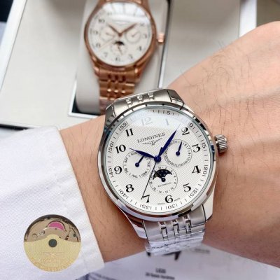 白 金 浪琴名匠多功能腕表 3点6点9点位置分别设有星期 日期 24小时月相功能 采用3836机芯 稳定 走时精准 壳侧身更是采用了拉丝工艺 让整体更加精致 耐