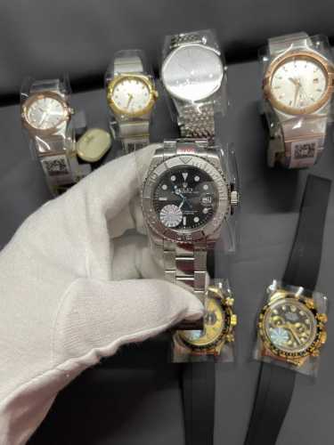 劳力士 Rolex 游艇系列 ！采用进口机芯可选！纯色干净陶瓷圈口拒绝黑点，超强蓝宝石玻璃，三珠钢带，保险划扣，超强夜光，整表均采用904L精钢，特别进行了表壳