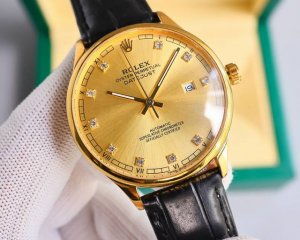 白 -金 新品特推劳力士Rolex 实拍图 商务系列，全表采用316L精钢，高档大气！316L精钢打造完美多边形弧度表壳！搭配进口蓝宝石玻璃，意大利防水皮带，原