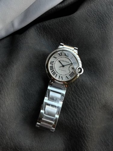 Af最强神作！卡地亚42Mm蓝气球男士腕表系列！ 超强性价比，最好的版本选择！ 全面升级！力求完美演绎 1.壳套方面：瑞士品级精工打磨！原装蓝色尖晶石表冠！表壳