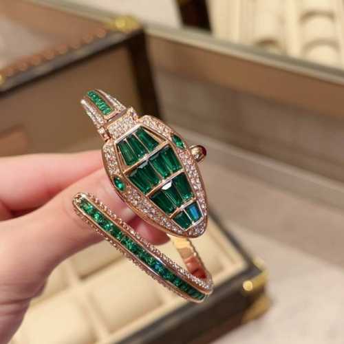 宝格丽-Bvlgari，最新款 Serpenti Misteriosi蛇形手镯腕表 进口石英机芯 手围18Cm以内可以佩戴 其采用的环绕式表链和蛇头造型表盘随即