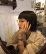 原版的Chanel方糖诞生于1987年，系列手表作为世界第一支女性腕表，这一噱头就很具有意义～ 这款是Vintage复刻版，但包装和36年前原版是一模一样。皮质