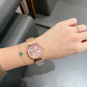 Lv 路易威登 三针女款超火款蓝宝镜面，进口石英，不锈钢316精工外壳，整体好看，显得格外优雅！
