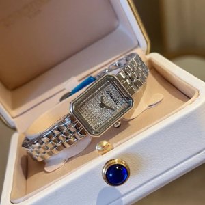 钻 香奈儿Chanel Premiere系列腕表！1987年灵感源自巴黎芳登广场的轮廓 中古方糖！表径26.1X20毫米，表壳材质精钢，漆面表盘、矿物质水晶玻璃