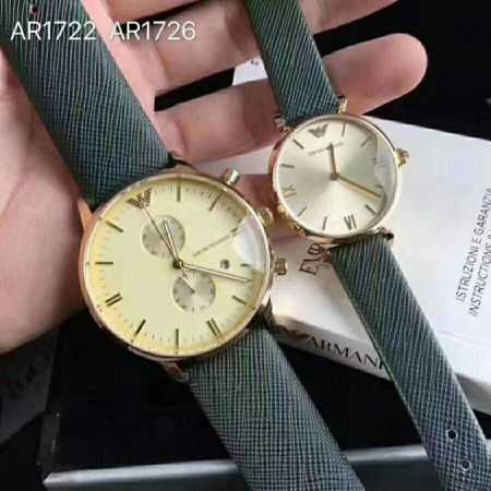 男 ，女160 原单阿玛尼情侣款实拍型号：Ar1722 Ar1726表壳：316L精钢表带：意大利进口牛皮表带尺寸：男43Mm女32Mm情侣款潮搭，绿色牛皮表带 - 点击图像关闭