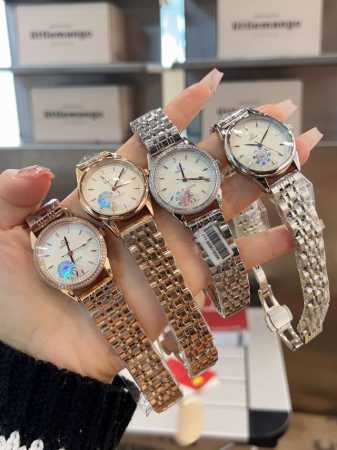 白 金 钢带+20 钻圈+20 欧米茄-Omega 女士腕表 进口石英机芯 316L精钢表壳 直径34Mm厚8Mm该款腕表备受女性喜爱，四季衣服搭配，尽显优雅在 - 点击图像关闭