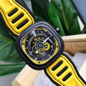 支持香港、美国直邮 七个星期五2018最新款！爆款来袭！～直径47Mmx13Mm，进口防水小牛皮复合橡胶皮带 ，创新设计，与红色赛车队上路。由象征性的p-系列和