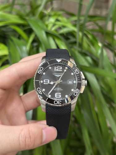 360浪琴康卡斯水中霸主,荣耀降临。劈波斩浪，勇往直前,必属精品。【表壳】腕表尺寸41*12Mm，316L精钢壳套完美无瑕，打磨工艺高超，延续一丝不苟的卓越品质