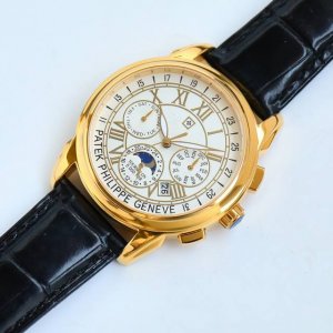 白 金 百达翡丽Patek Philippe惊艳登场，41毫米的表径适配大众男性手寸，非常商务可亦休闲。视觉冲击力强，令人过目不忘，实物质感更加优美。 1搭配进