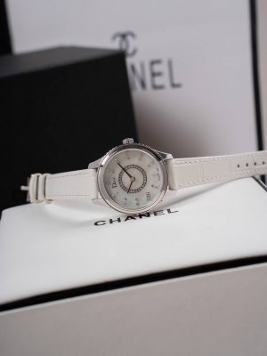 金银同价 升级过猛，一步到位了 Dior：迪奥升级内容如下，机芯精简版C1Ct163正式面世，指针高度通过改良浓缩进一步压缩到了11个丝，姐妹们可搜索下能在机芯