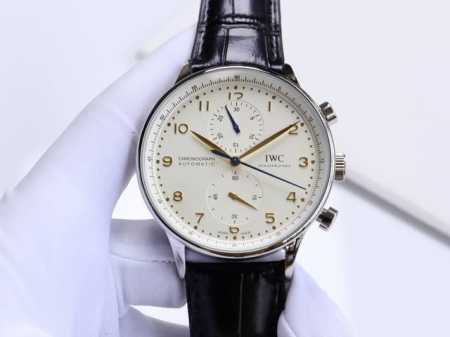 万国-Iwc 萄计系列 匠心制作 强烈推荐 隆重登场。简约商务的设计之下，蕴含一丝浓郁的复古情怀 机芯 搭载全自动进口机械， 走时精准，动力储备强劲 表壳 采用 - 点击图像关闭