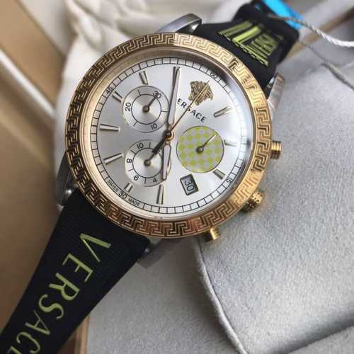 包装加50。新款范思哲，Original Versace 最新款Velt系列女表，中央表壳饰以针织纹理，黑白配色，橡胶表带饰以90年代复古Logo,多功能六针计